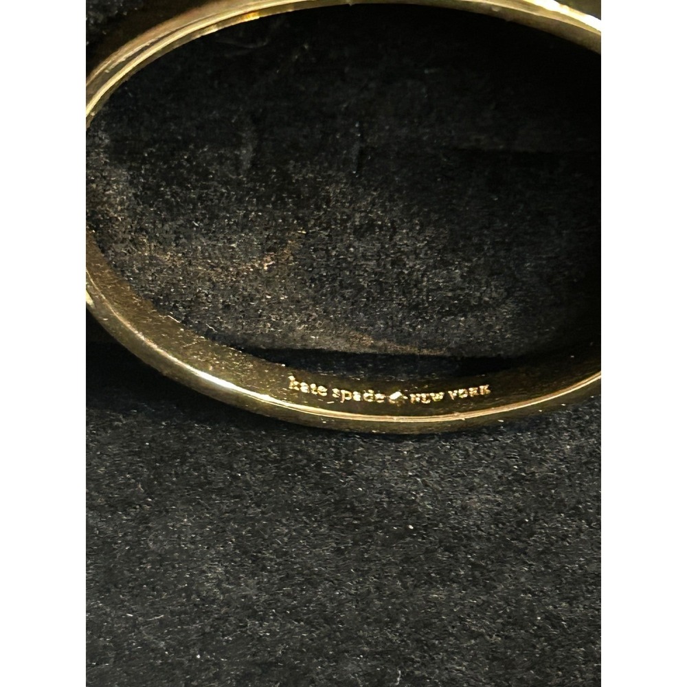 Vintage Kate Spade New York White Enamel Gold Tone Hinged Bangle‎ Bracelet - Picture 6 of 6